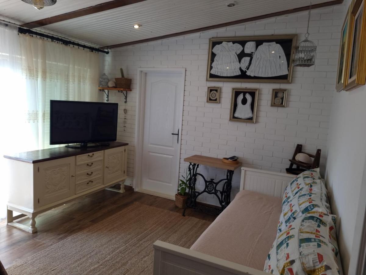 Ferienwohnung Delmar Komiža Exterior foto
