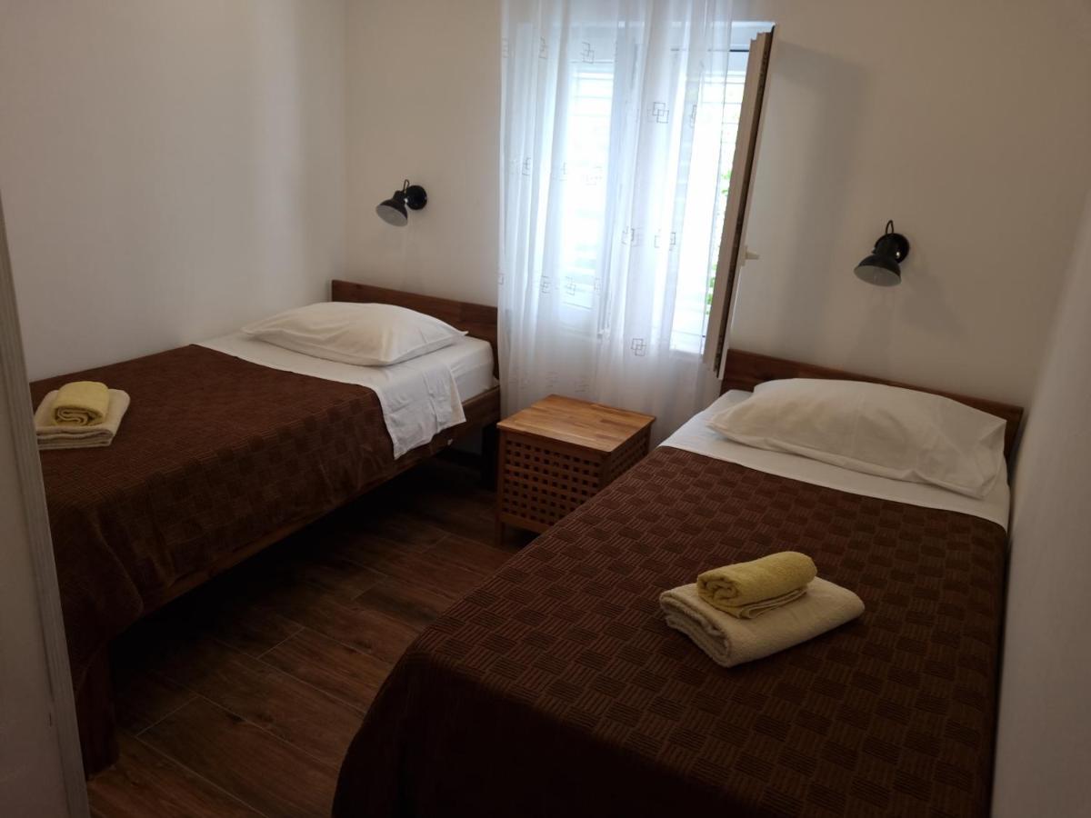 Ferienwohnung Delmar Komiža Exterior foto